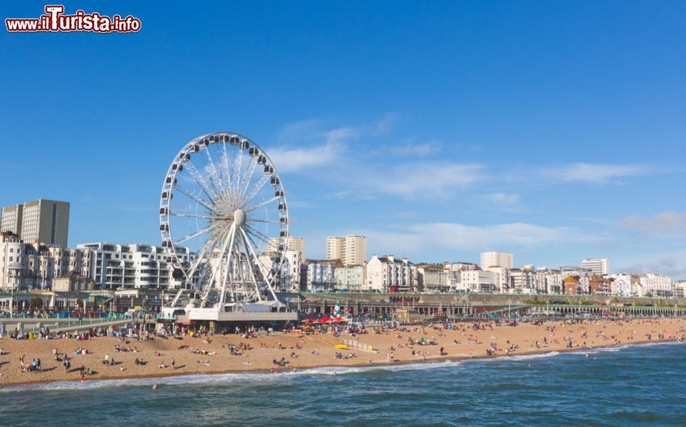 Immagine Vista della spiaggia di Brighton, una delle mete gay friendly in Inghilterra.