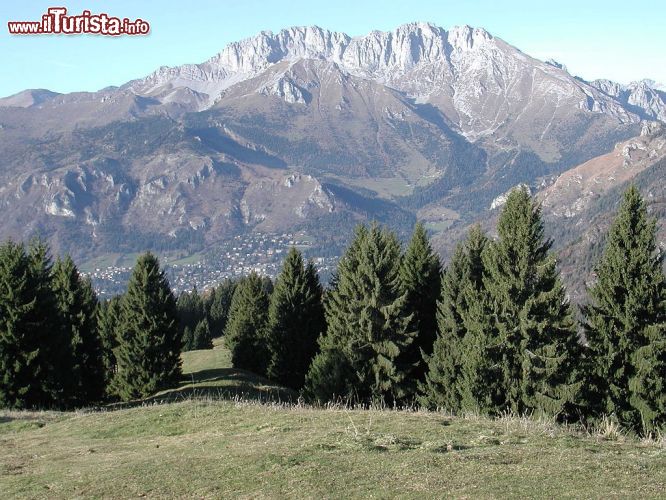 Immagine Vista  panoramica della valle di Castione della Presolana in Lombardia - © wikipedia