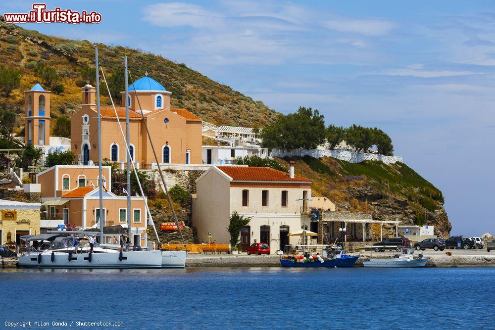 Immagine Vista di Korissia, il porto dell'isola di Kea (Tzia), arcipelago delle Cicladi in Grecia. - © Milan Gonda / Shutterstock.com