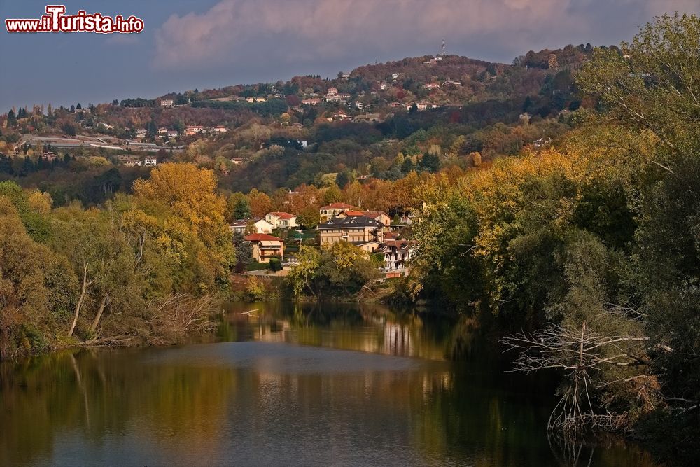 Immagine Vista di Moncalieri e il fiume Po in autunno, Piemonte