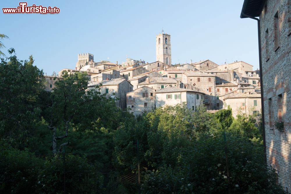 Immagine Vista e panorama del borgo antico di San Casciano dei Bagni, famosa per le sue terme in Toscana