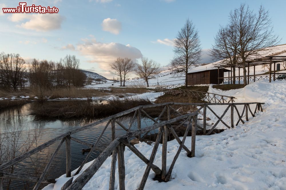 Immagine Vista invernale del lago di Colfiorito nell'Appennino Umbro, comune di Foligno (Umbria)