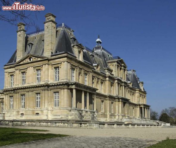 Immagine Vista laterale del Chateau Maisons-Laffitte in Francia - © Pack-Shot / Shutterstock.com