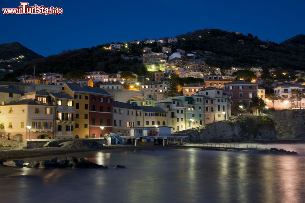 Immagine Vista notturna di Bogliasco, il borgo della Rivera di Levante in Liguria