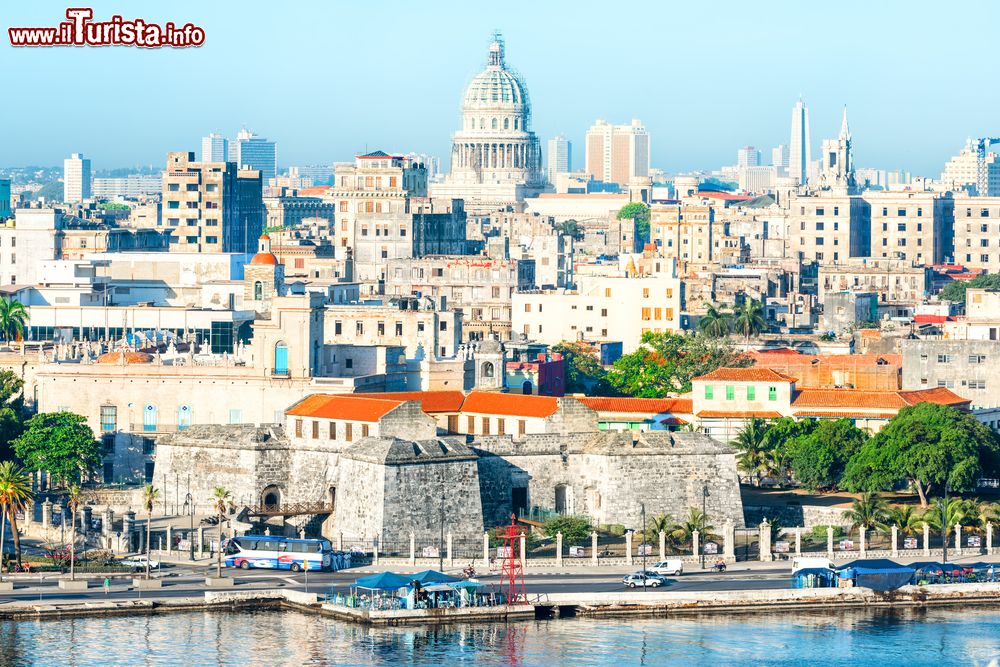 Immagine Una vista panoramica sull'Avana, dove si possono notare alcuni edifici simbolo della citt come: il Capitolio e il Memorial a José Martì.