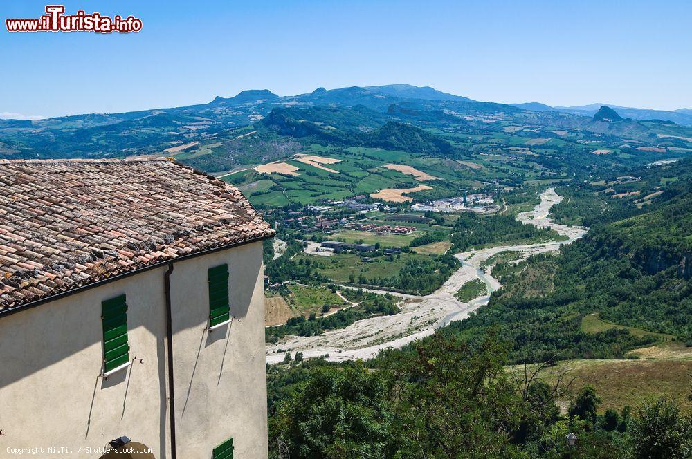 Immagine Vista panoramica dal Castello di Azzurrina a Poggio Torriana. - © Mi.Ti. / Shutterstock.com