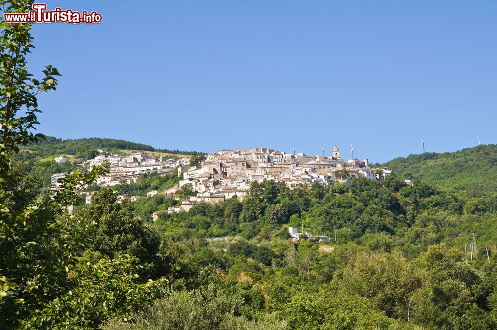 Immagine Vista panoramica del borgo di Alberona nel Subappennino Dauno, in Puglia