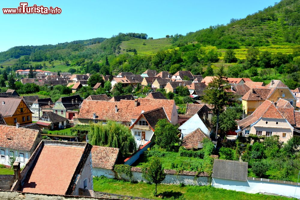 Immagine Vista panoramica del borgo di Biertan sito UNESCO in Transilvania, famoso per le chiese fortificate sassoni