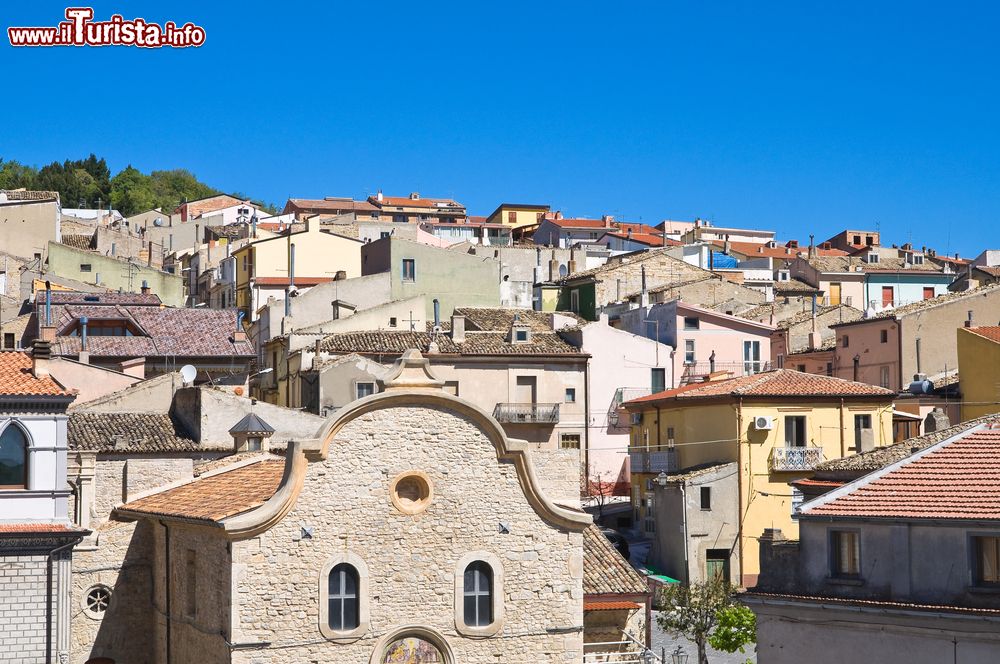 Immagine Vista panoramica del borgo di Pietramontecorvino in Puglia