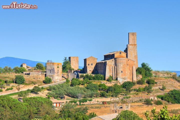 Immagine Vista panoramica del borgo di Tuscania, provincia di VIterbo (Lazio) - © Mi.Ti. / Shutterstock.com