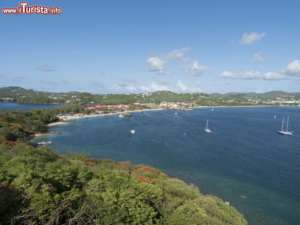 Immagine Vista panoramica di Rodney Bay fotografata da Pigeon Island, Saint Lucia.