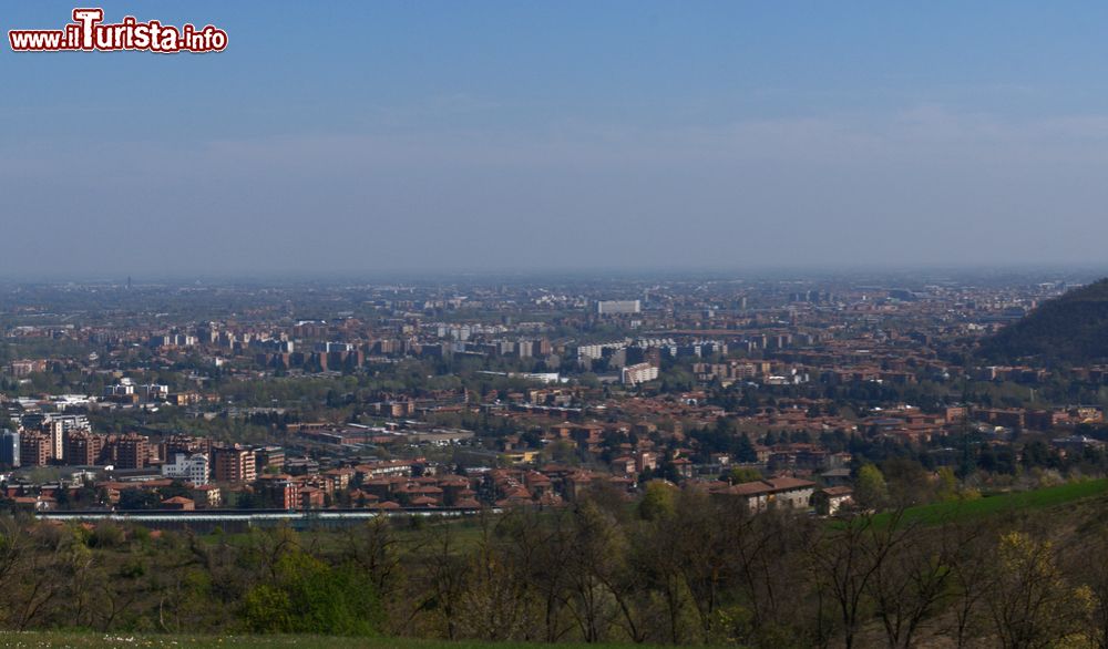 Immagine Vista panoramica di Casalecchio di Reno alla Periferia ovest di Bologna