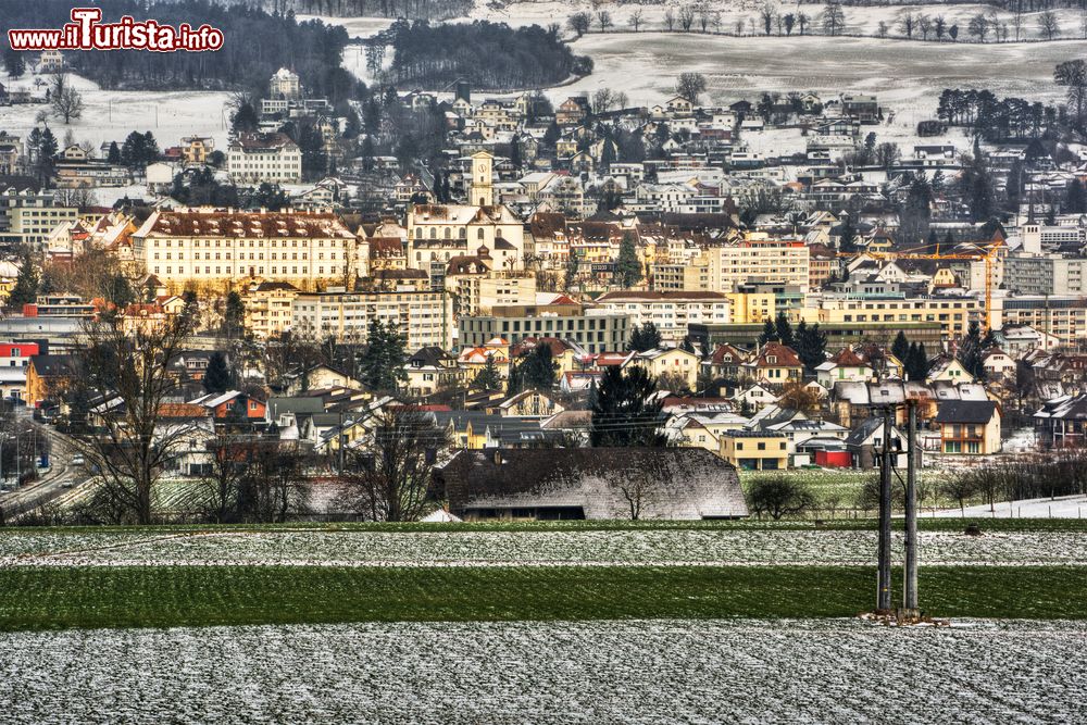 Immagine Vista panoramica di Delemont in inverno, Cantone Jura (Svizzera)