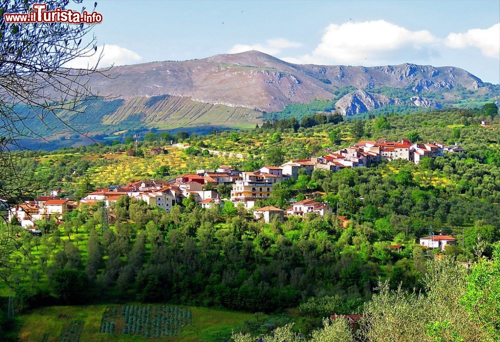 Immagine VIsta panoramica di Pertosa in Campania, provincia di Salerno - © Gianfranco Vitolo, CC BY 2.0, Wikipedia