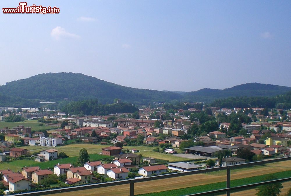 Immagine Vista panoramica di Stabio, paese della Svizzera al confine con l'Italia - © Geofix, CC BY-SA 3.0, Wikipedia