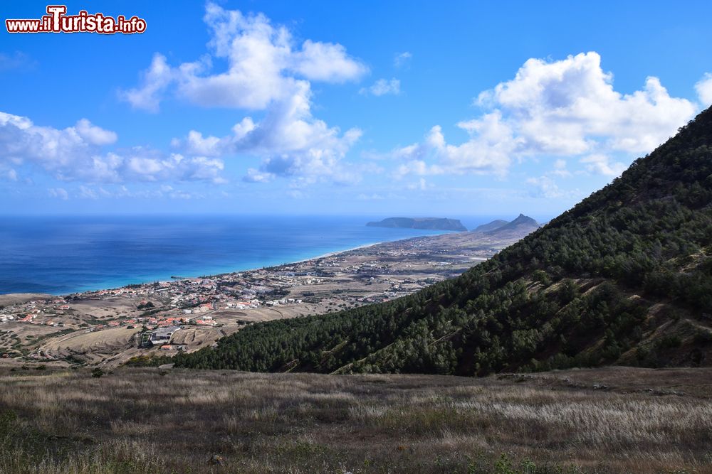 Immagine Vista panoramica di Vila Baleira, capoluogo di Porto Santo, nell'arcipelago di Madeira (Portogallo).