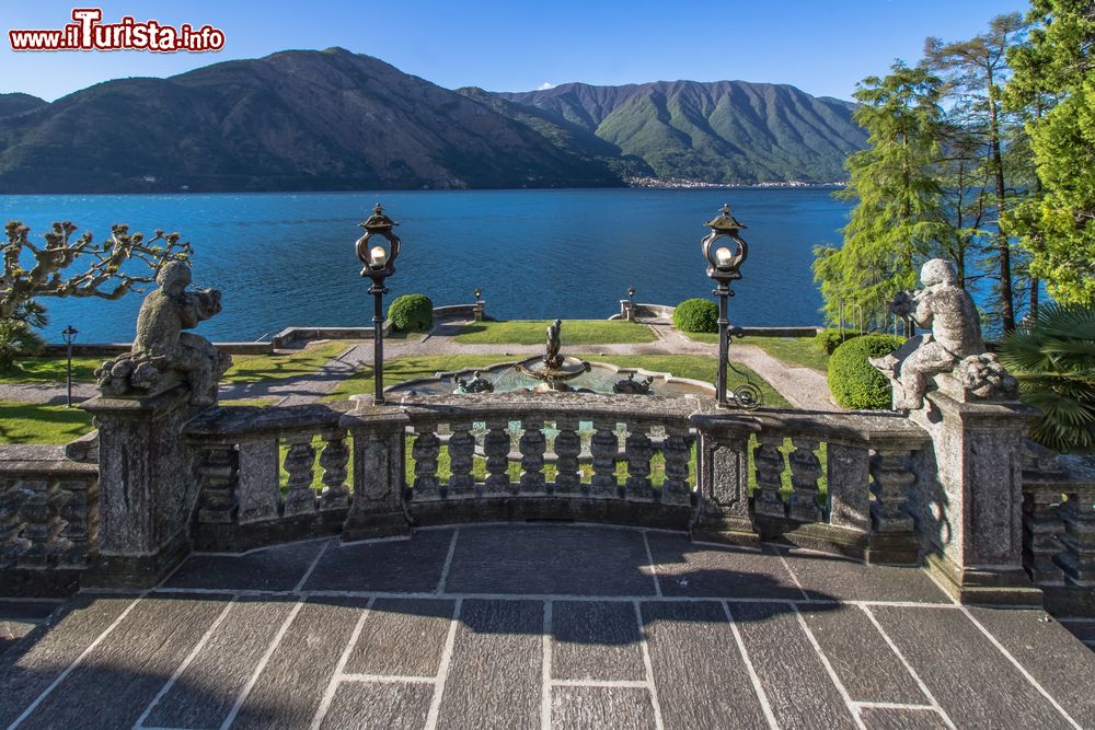 Immagine Vista sul Lago di Como dalla terrazza di una villa in località Griante, una delle più turistiche del lago lombardo.