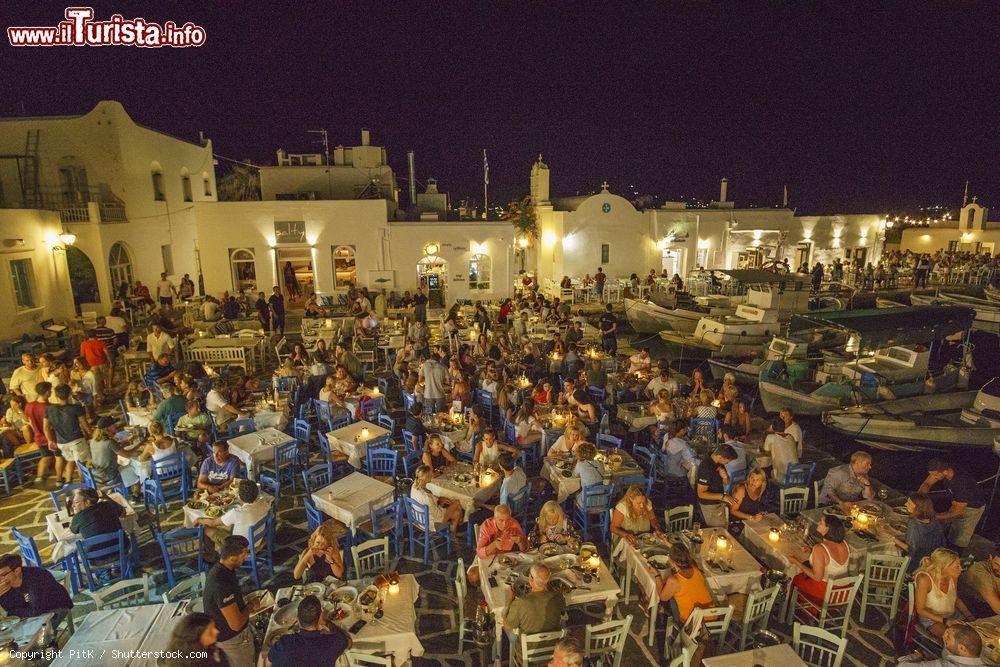 Immagine Vita notturna a Noussa, Isola di Paros in Grecia - © PitK / Shutterstock.com