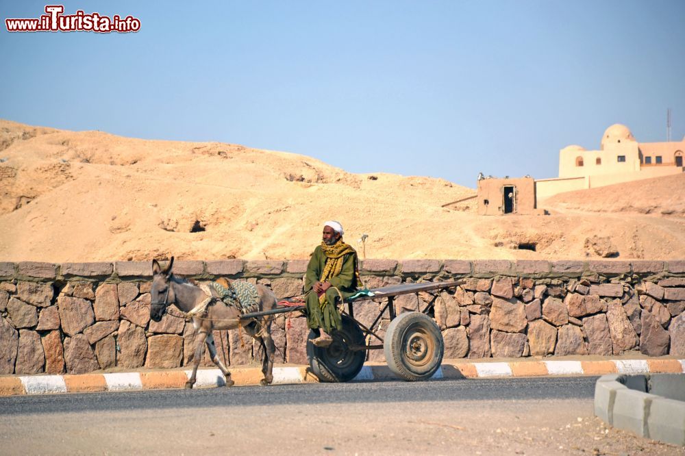 Immagine Nella Valle dei Re, al di fuori dei circuiti turistici di Luxor, la vita degli abitanti prosegue secondo le tradizioni locali.