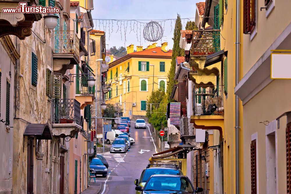 Immagine Volosko è una località turistica della Riviera di Opatija (Croazia). Il centro si sviluppa tra collina e mare formando una sorta di balcone sul Golfo del Quarnero.