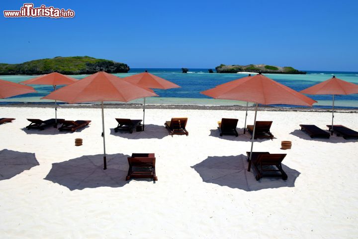 Immagine Watamu (Kenya): la spiaggia del Seven Islands Resort si affaccia sulle acque cristalline della splendida Watamu Bay, a circa 110 km da Mombasa.