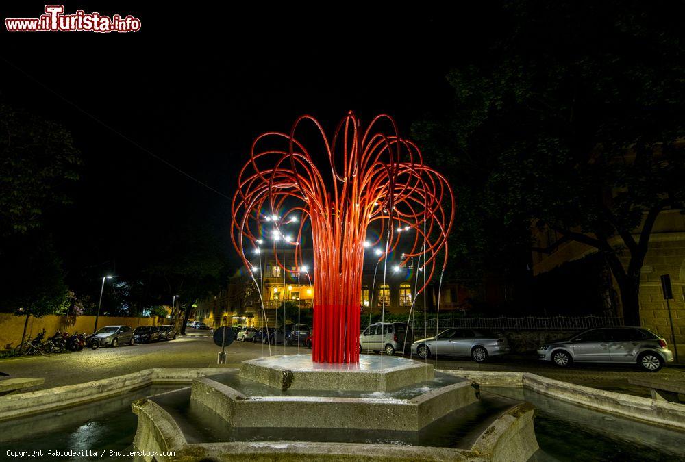 Immagine Il centro della terza città più grande dell'Alto Adige si trasforma in una galleria d’arte a cielo aperto per il Water Light Festival  - © fabiodevilla / Shutterstock.com