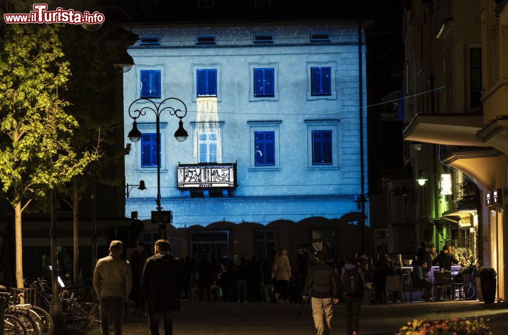 Immagine Water Light Festival Bressanone 2019: installazione Revolution by Luce Dipinta - © Pierluigi Orler / www.brixen.org