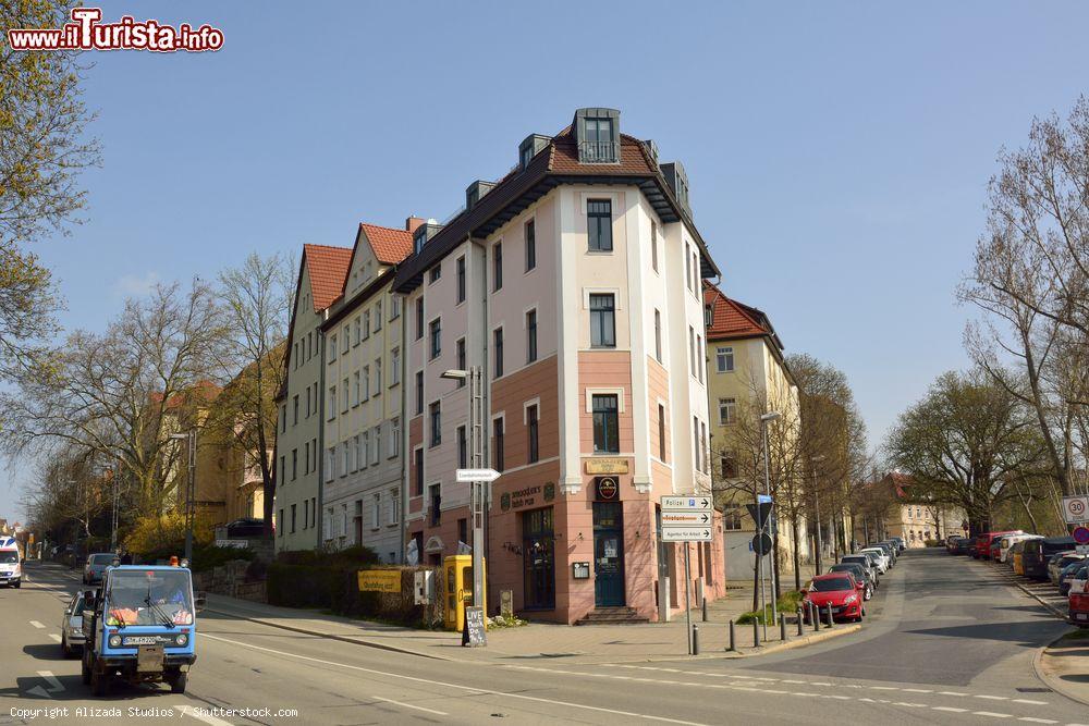 Immagine Weimar, Germania: un antico edificio all'intersezione di Friedrich-Elbert-Strasse e Eduard-Rosenthal-Strasse - © Alizada Studios / Shutterstock.com