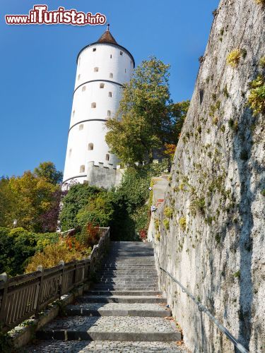 Immagine La Weisser Turm, la torre bianca e le mura antiche di Biberach in Germania - © Patrick Poendl / Shutterstock.com