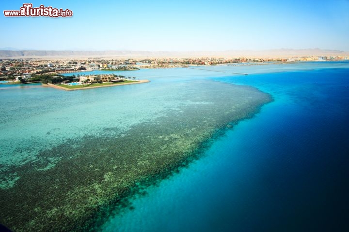 Immagine La barriera corallina dell'Egitto nei dintorni di Hurghada raggiunge elevati livelli di spettacolarità nei tratti di Reef di El Gouna, una delle località balneari più conosciute del Mar Rosso - © Nneirda / Shutterstock.com