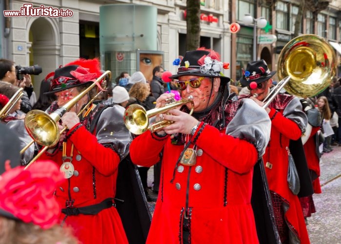 Immagine Carnevale di Zurigo (ZueriCarneval Fasnacht) una delle feste più divertenti della Svizzera - © Martin Lehmann / Shutterstock.com