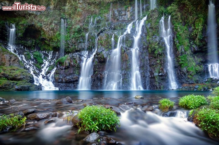 Immagine Le cascate del fiume Langevin nell'Isola de La Réunion, Isole Mascarene, Francia. Sono probabilmente le cascate più belle dell'isola, meta preferita degli abitanti per il tradizionale pic-nic del weekend, e appartengono al territorio di Saint-Joseph, nel sud dell'isola - © infografick / Shutterstock.com