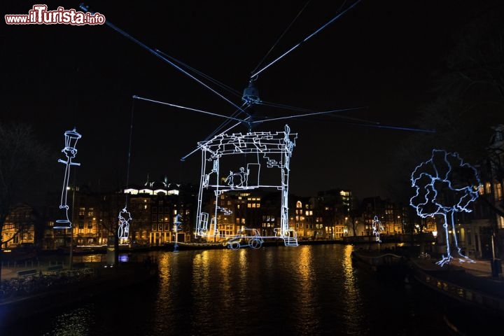 Immagine Natale e luci a Amsterdam - Si svolge nei mesi di Novembre e Dicembre l'Amsterdam Light Festival che con le sue divertenti e singolari installazioni colora anche l'Avvento olandese © Dennis van de Water / Shutterstock.com