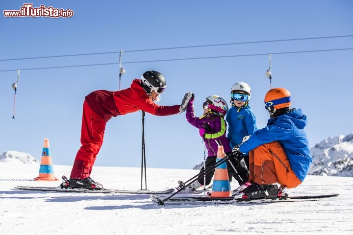 Immagine Scuola sci per bambini a Stubai, in Austria - © TVB Stubai Glacier/ Christoph Schoech
