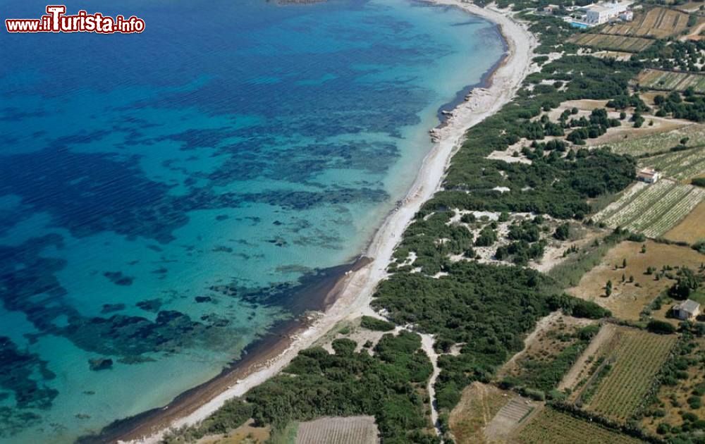 Immagine Spiaggia Grande, Isola Sant Antioco in Sardegna, uno dei luoghi della fiction l'Isola di Pietro con Gianni Morandi