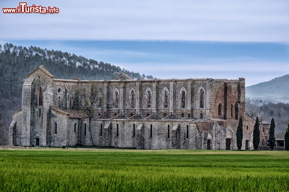 Immagine L'antica Abbazia di San Galgano in Toscana. Saimo nel Comune di Chiusdino, Provincia di Siena