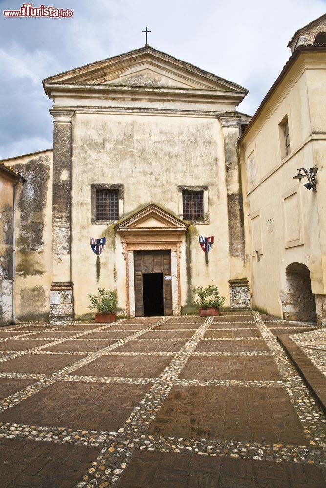 Immagine La chiesa di San Giovanni Battista a San Gemini, Umbria, Italia. All'interno si trova il fonte battesimale giunto intatto sino ai nostri giorni.