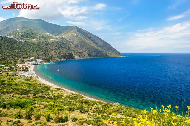 Immagine La baia di Filicudi fotografata da Capo Graziano, isole Eolie - © Eugenia Struk / Shutterstock.com