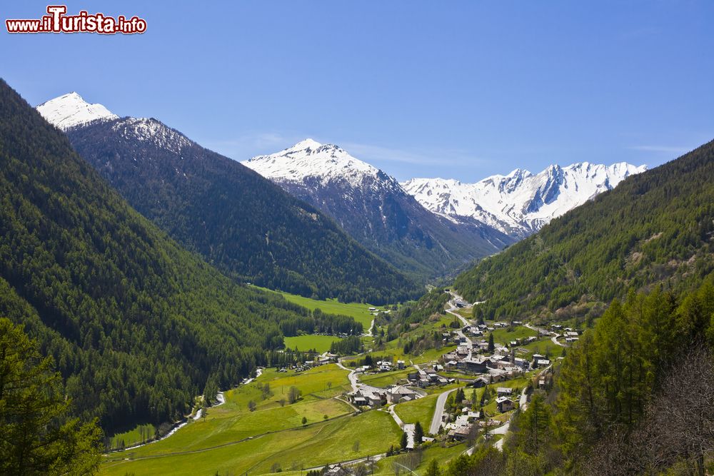 Immagine Etroubles è località perfetta per compiere passeggiate all'aria aperta in Valle d'Aosta