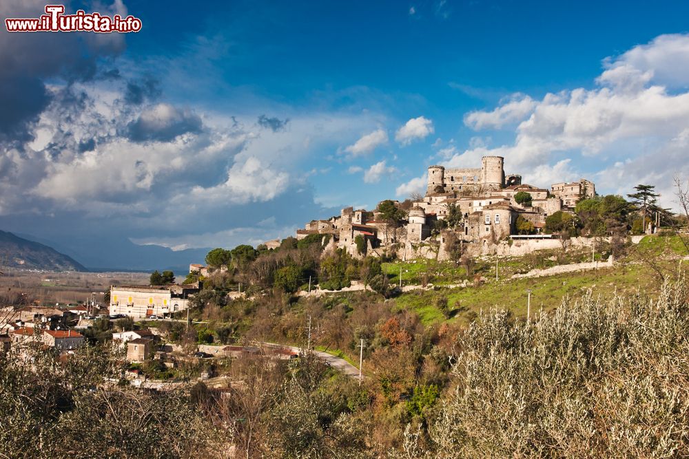Immagine Il borgo di Vairano Patenora, una bella meta turistica nella regione Campania