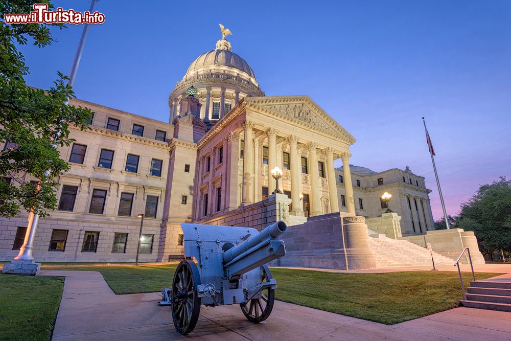 Immagine Il Campidoglio di Jackson, Mississippi, USA. Sede governativa della città di Jackson, l'edificio in stile beaux-arts venne inaugurato nel 1901 su progetto degli architetti Theodore C. Link e Barnard R. Green.