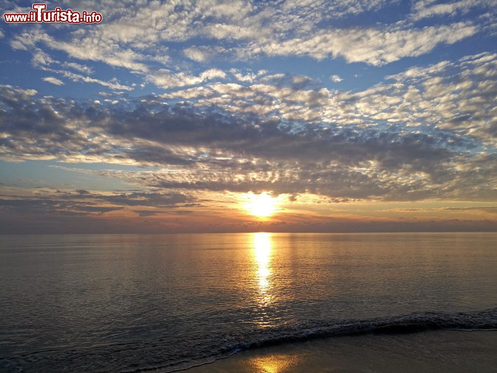 Immagine Il cielo e il mare di Castiglione della Pescaia al tramonto (Toscana).