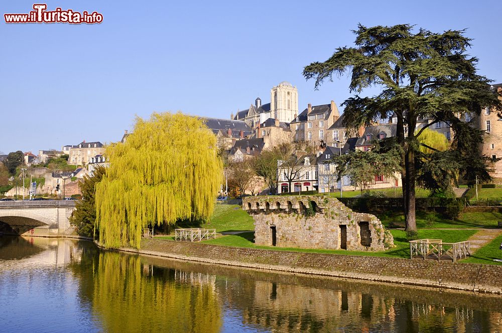 Immagine Il fiume Sarthe e il centro storico di Le Mans in Francia