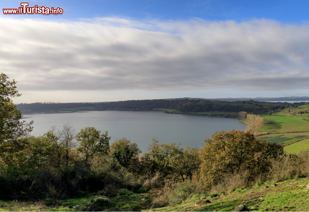 Immagine Il lago balneabile di Martignano, si trova ad est del Lago di Bracciano