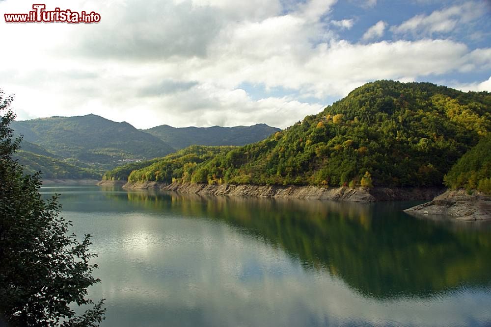 Immagine Il Lago del Brugneto fa parte del territorio di Torriglia in Liguria - © Alessandro Vecchi, CC BY-SA 3.0, Wikipedia