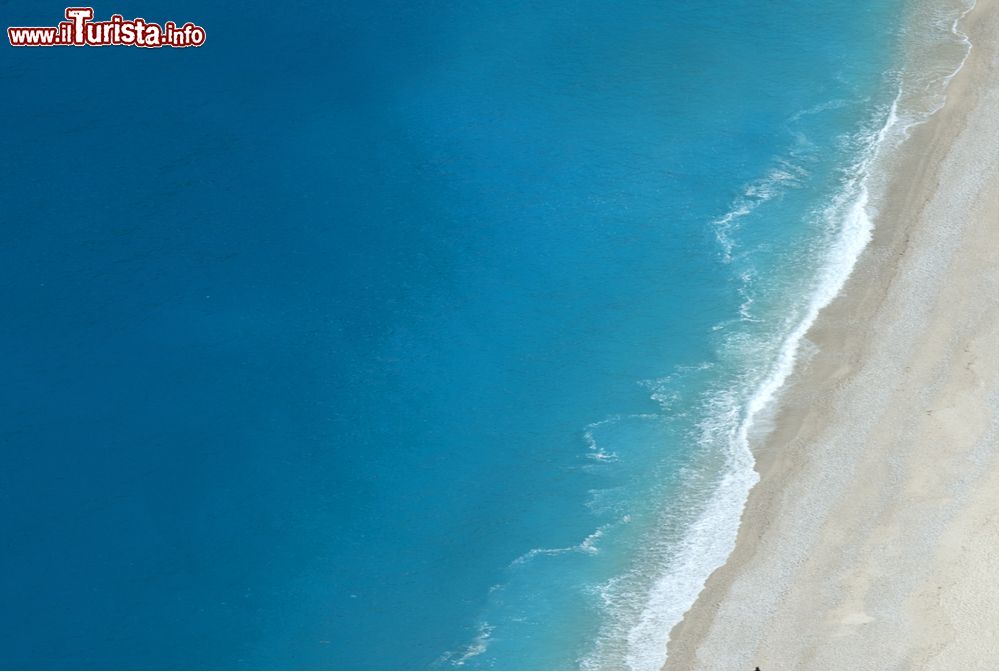 Immagine Il mare e la spiaggia di Livadi Beach, costa settentrionale di Cefalonia.