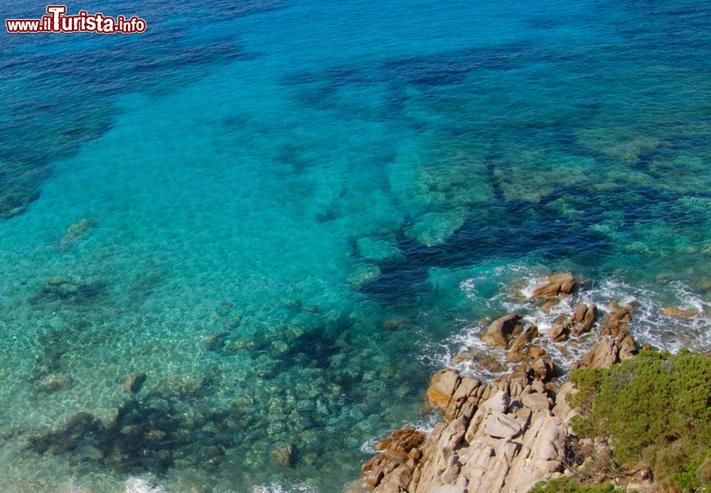 Immagine Il mare limpido nei pressi di Cala Sambuco vicino a Santa Teresa di Gallura