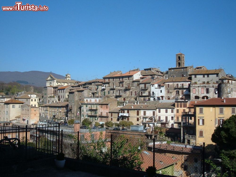 Immagine Il panorama del borgo di Vallerano nel Lazio - © Croberto68 -  CC BY-SA 3.0, Wikipedia