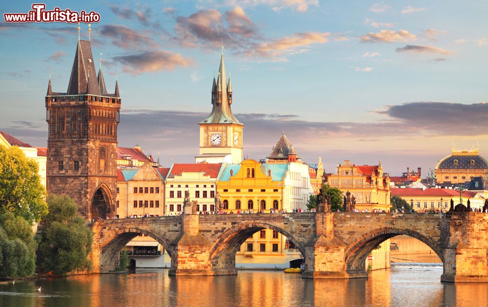 Immagine Il Ponte di Carlo e la Moldava nel centro storico di Praga