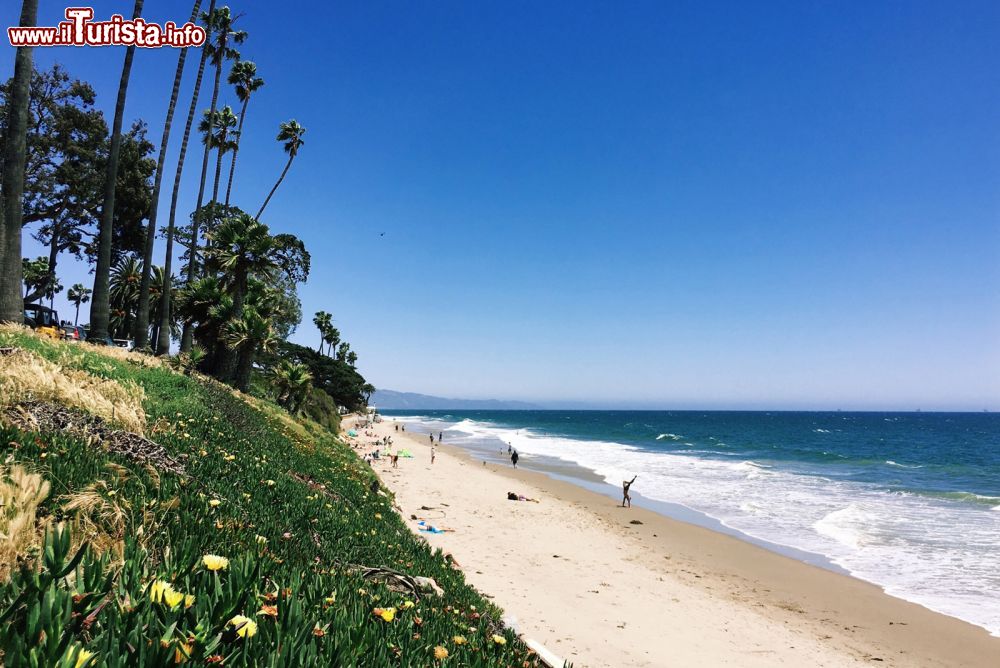 Immagine La bella spiaggia di Butterfly Beach a Santa Barbara in California